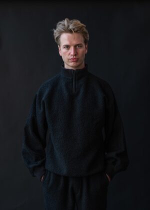 COMFORT SWEATER WITH A HIGH END RUSTIC ZIPPER